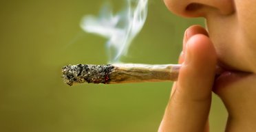 Курить есть. Во сколько обойдется поездка в страны, в которых за употребление травы ничего не будет