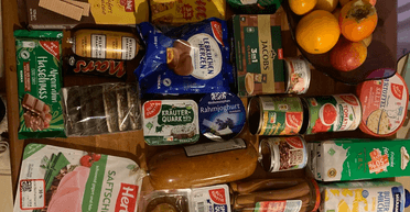 Украинец в Германии показал, сколько продуктов там выдают беженцам (фото)