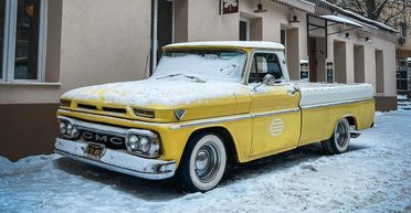 В Киеве появился винтажный американский пикап 60-х (фото)