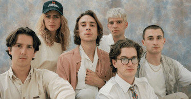 "Остановились выпить кофе": известную группу ограбили через 10 минут после начала тура в США (фото)