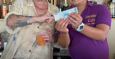 Джонні Депп похвалився новими зубами (відео)