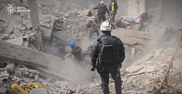 Россия ударила "Искандерами" по Харькову: под завалами в спорткомплексе могут быть люди — ОВА (фото, видео)