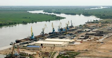 Привезли компоненты для "Шахедов" и боеприпасы из Ирана: ВСУ поразили судно РФ в порту "Оля"