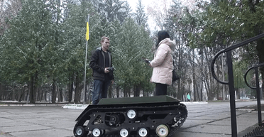 Поднимает 200 кг и работает три недели: в Виннице создали боевого робота Escadron (видео)