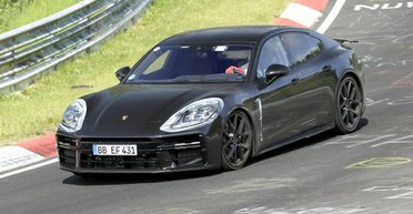 Новый Porsche Panamera 2024 рассекретили за год до премьеры (фото)