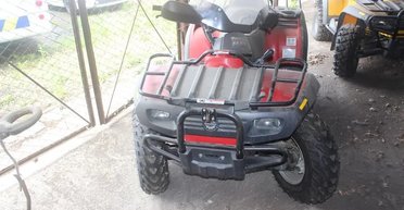 На аукционе продали арестованные внедорожник и квадроцикл Медведчука (фото)