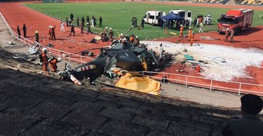 Экипажи не выжили: в Малайзии в воздухе столкнулись военные вертолеты, детали (видео)