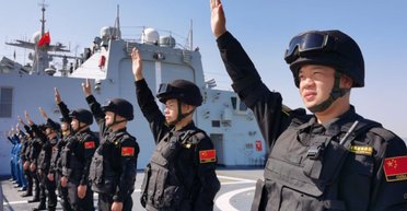 "Штампуют самолеты, корабли и ядерное оружие": какие вызовы бросает Китай для США