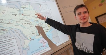 Студенты-мужчины могут выехать за границу: в Кабмине предоставили подробную инструкцию