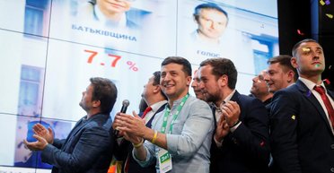 "Слуга народа" затевает демократический альянс. С кем победитель выборов будет формировать коалицию