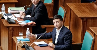 Встать, в суд идет! Почему приход Зеленского на заседание КСУ вряд ли скажется на его решении 