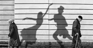 Старикам здесь не место. Почему перед каждыми выборами кого-то хотят лишить права голоса