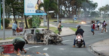 Беспорядки в Новой Каледонии: что там сейчас происходит и почему Франция обвиняет Азербайджан (видео)