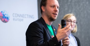 Прикидывались студенткой из Киева: за евродепутатом пытались шпионить, кто под подозрением