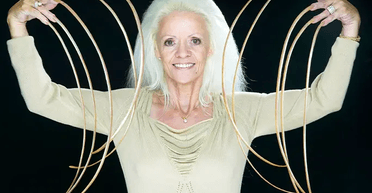 У США померла жінка з найдовшими нігтями у світі