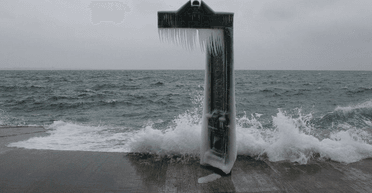 Магия льда вблизи моря: как выглядит одесский Ланжерон после морозов (фото)