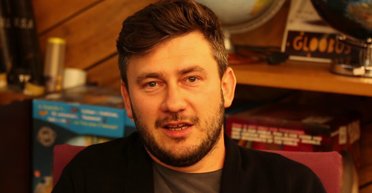 "Нас всех замазывают кровью украинцев". Автор "Метро-2033" выступил с резкой критикой Путина