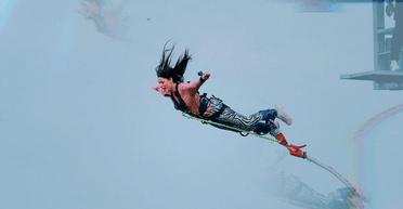 Міс Всесвіт Україна Ангеліна Усанова показала екстремальний відпочинок у Непалі (фото, відео)