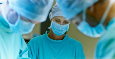 Заклади освіти надсилають до ТЦК списки випускниць-медиків: що відомо