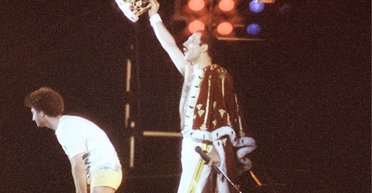 Корону та мантію легендарного Фредді Мерк'юрі продадуть на аукціоні (фото, відео)