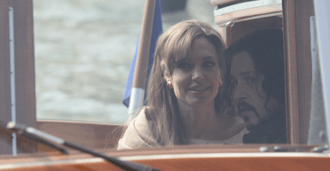 Анджеліна Джолі та Джонні Депп закрутили роман: що їх повʼязує, — ЗМІ (відео)