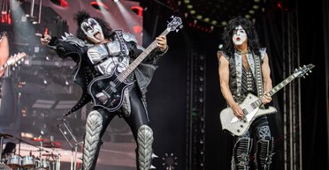 Потерял сознание за рулем: фронтмен группы Kiss попал в ДТП