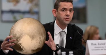 NASA хочет снова сделать Плутон девятой планетой Солнечной системы: мнения разделились