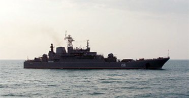 Безперервно відкачують воду: в ГУР розкрили деталі ураження ВДК "Ямал" у Криму (фото)