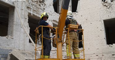 В Полтаве из-за удара ВС РФ уже 53 жертвы, под завалами еще ищут людей — ГСЧС (фото)