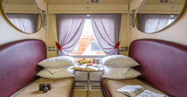 Украинка показала купе поезда "Укрзализныци" для VIP-клиентов (фото)