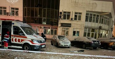 РФ нічним ударом пошкодила у Києві посольство країни, що допомагає з обмінами полоненими