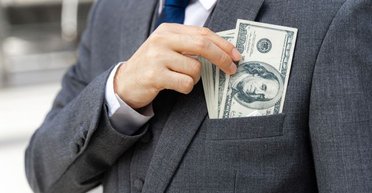 Боятся конфискации и санкций: богатые россияне возвращают свои активы в РФ, — Bloomberg