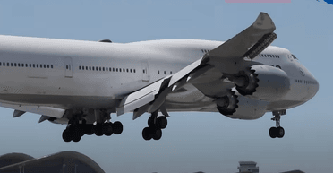 "Святі угодники": літак почав підстрибувати під час посадки і знову злетів (відео)