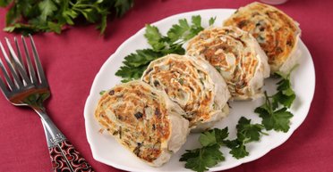 Рулет из лаваша в духовке: рецепт вкусной и простой закуски