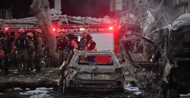 Иран ударил по Израилю баллистическими ракетами: много погибших и раненых (фото, видео)