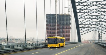 В Киеве каждое утро будут останавливать коммунальный транспорт для важного объявления: подробности