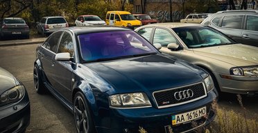У Києві помітили легендарний заряджений Audi 2000-х: він швидший за BMW M5 E39 (фото)