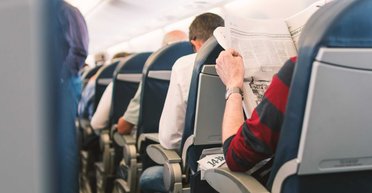 Это может испортить ваше путешествие: врач назвала 2 вещи, которые не стоит делать в самолете