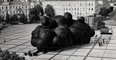 В Киеве представили скульптуру "Черное облако", которая поедет на Burning Man (фото)