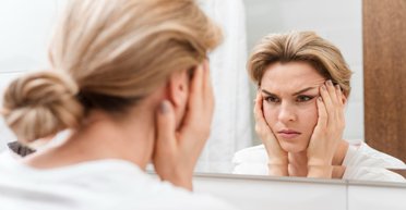 Удваивают возраст: 5 привычек, от которых нужно отказаться, чтобы выглядеть моложе