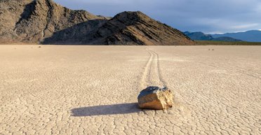 У Долині Смерті ходять самі по собі 320-кілограмові камені: тепер ми знаємо, як вони це роблять