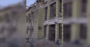 Атака ВС РФ по ж/д вокзалу в Лозовой: погиб механик станции, ранены дети (видео)