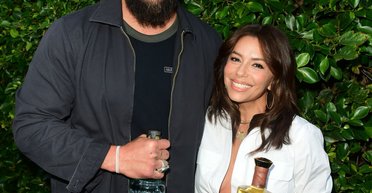 Джейсон Момоа и Ева Лонгория собрали средства пострадавшим от лесных пожаров на Гавайях