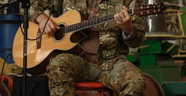 Певец Коля Серга стал советником министра иностранных дел Сибиги