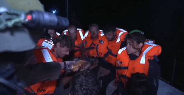 "Шоу завершилось": армія Ізраїлю висадилась на судно Грети Тунберг та заарештувала її (відео)