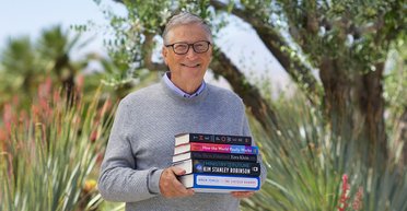 Что почитать зимой: 5 рекомендаций от миллиардера Билла Гейтса (видео)