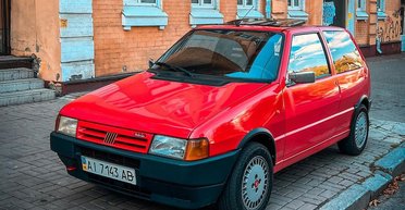 Конкурент Golf GTI: в Україні помітили рідкісний заряджений італійський хетчбек (фото)