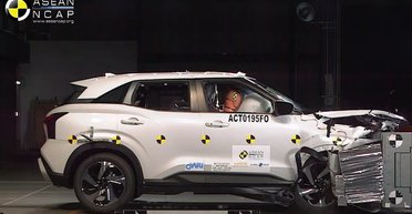 Дешевый кроссовер Mitsubishi за $20 000 удивил высоким уровнем безопасности (видео)