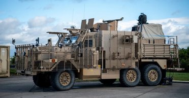 У Британії вперше застосували потужну лазерну зброю на броньовику Wolfhound (відео)