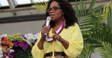 Угроза цунами на Гавайях: известная ведущая перегородила людям дорогу (видео)